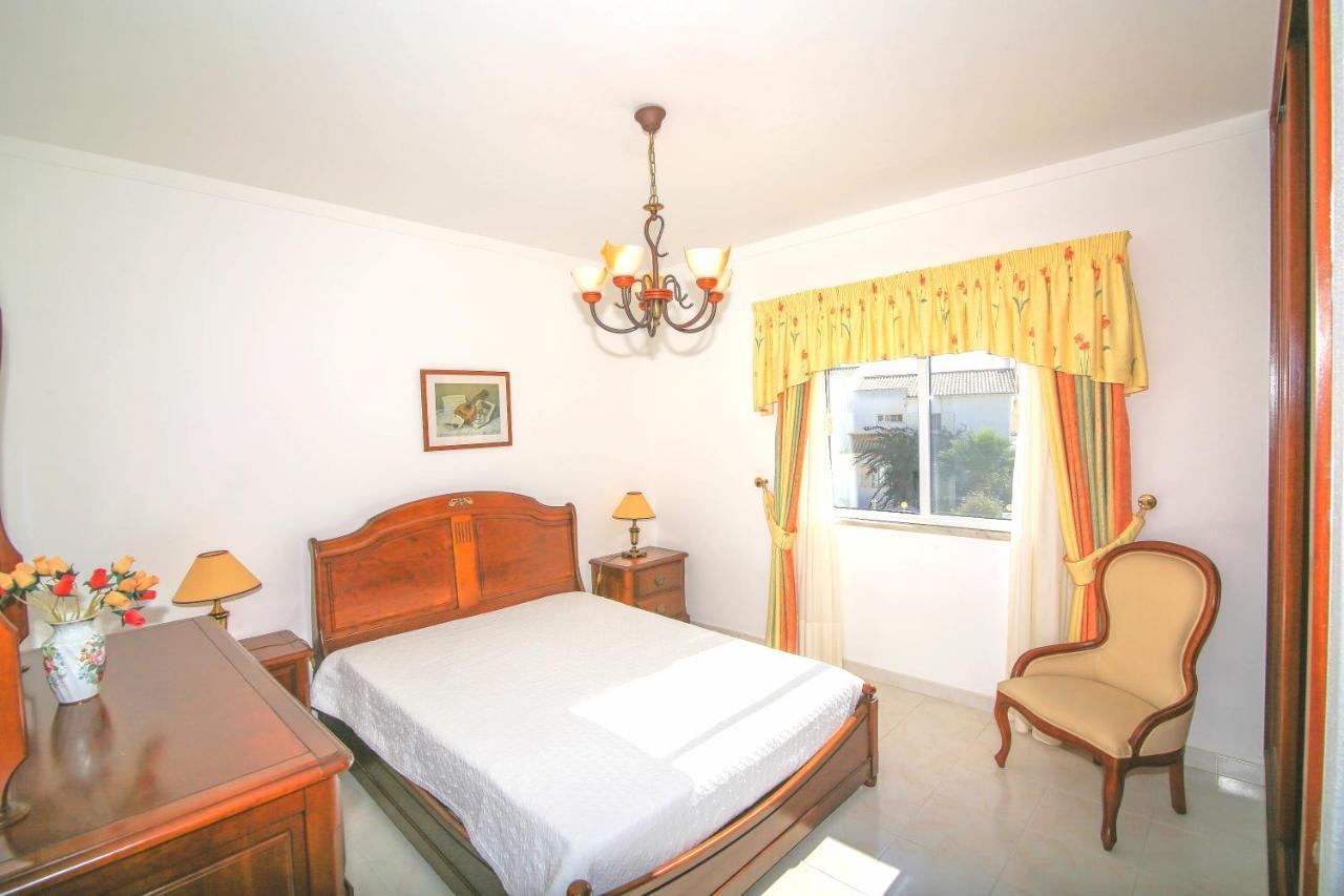 Villa Olival With Pool Walking Distance To