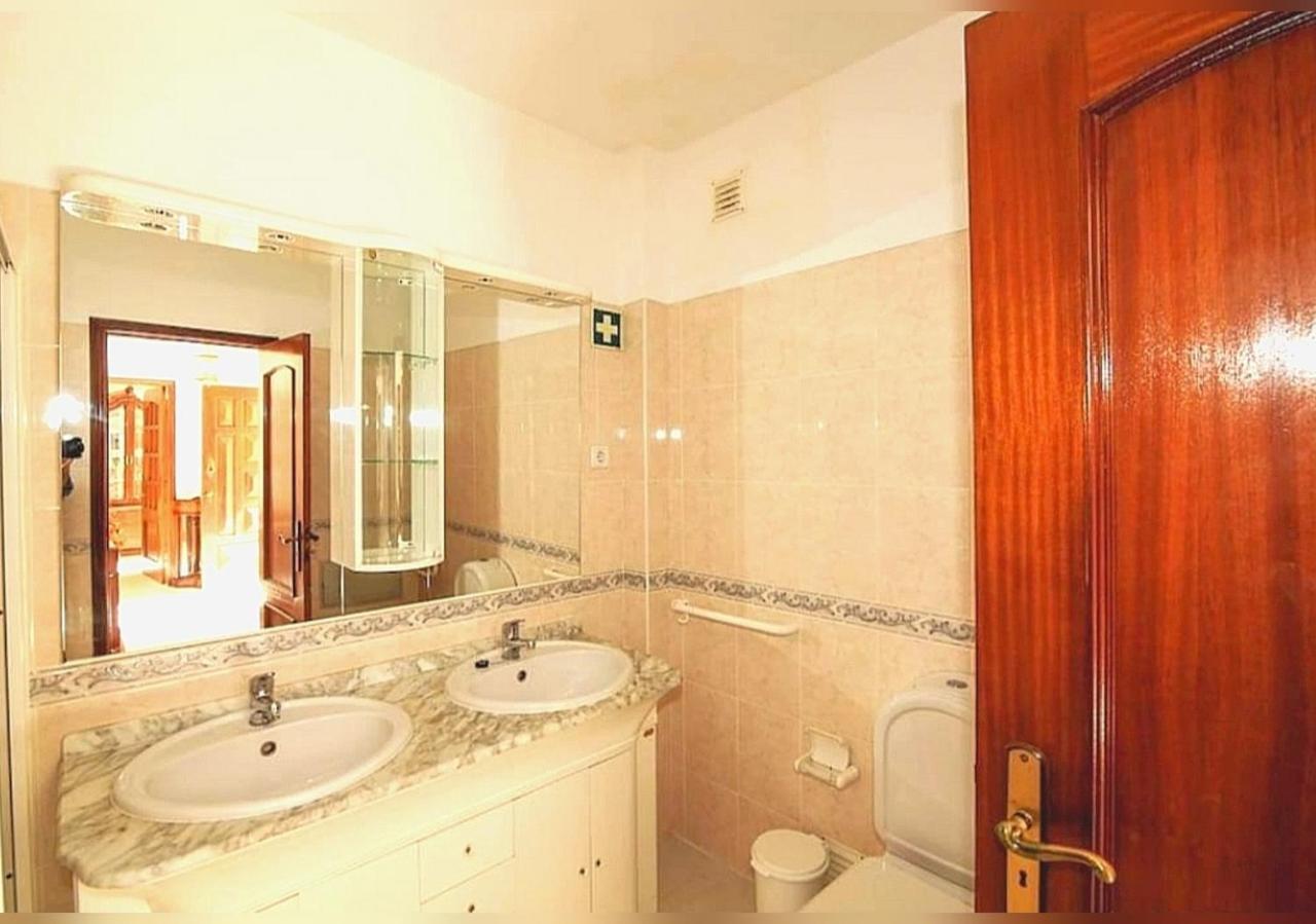 Villa Olival With Pool Walking Distance To Armacao de Pera